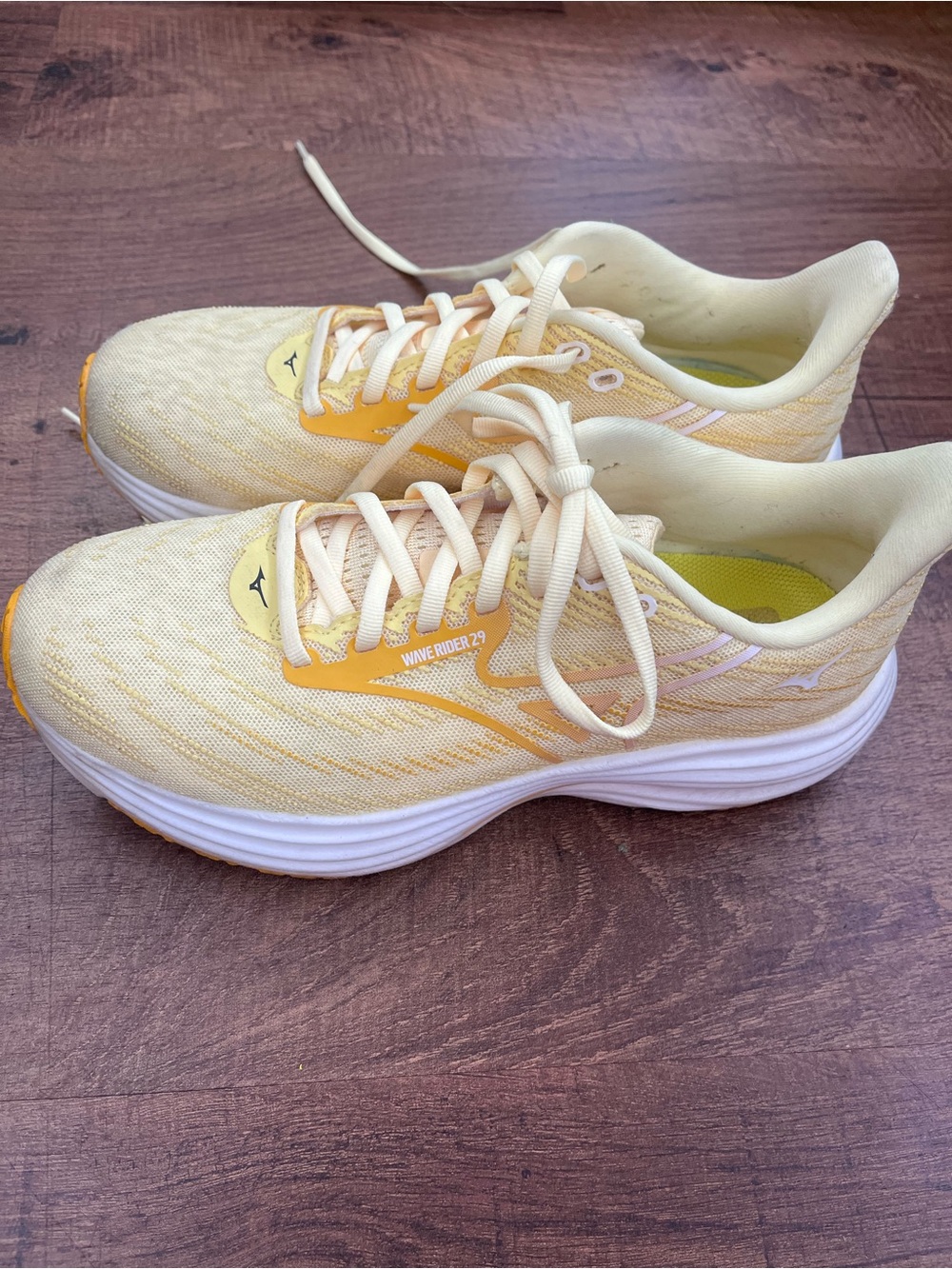 Mizuno Women's Wave Rider 29 Women's Glowing Citrus Yellow Size 9